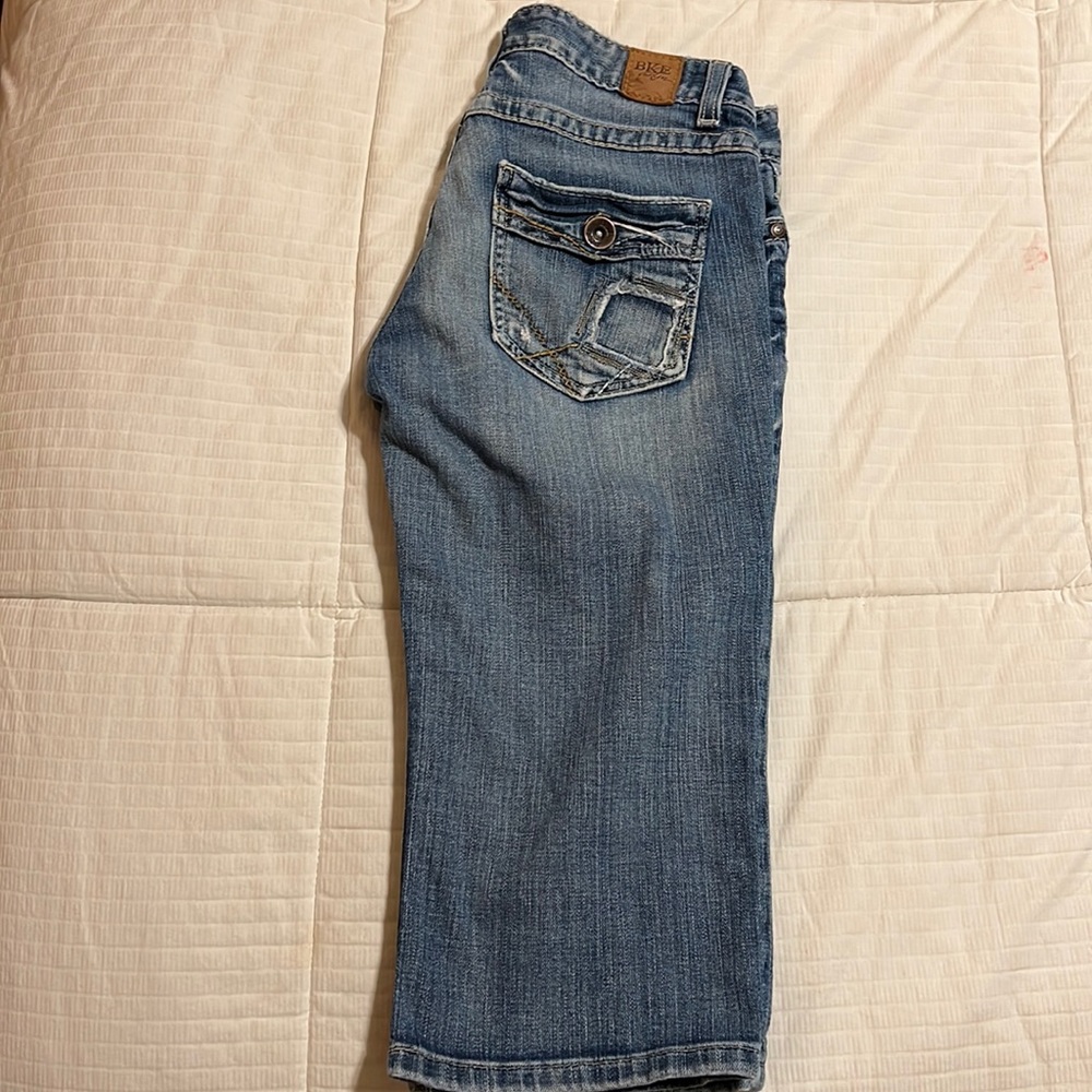 BKE distressed "starlite" capris Size 28